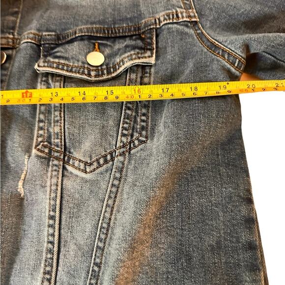 Oversized Women's Trucker Denim Jacket, size M - Picture 3 of 11